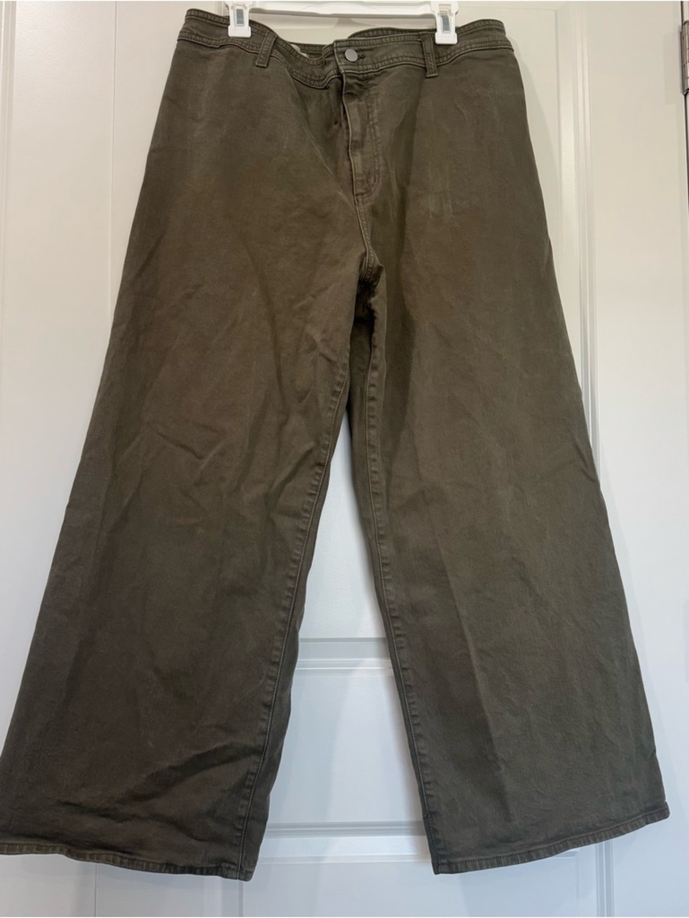 Universal Thread Women’s Wide-Leg Jeans in Olive